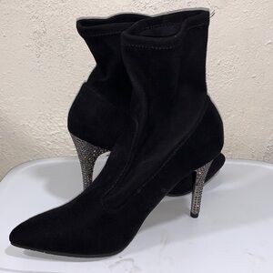 1️⃣ Nina Roxie bootie 6M black